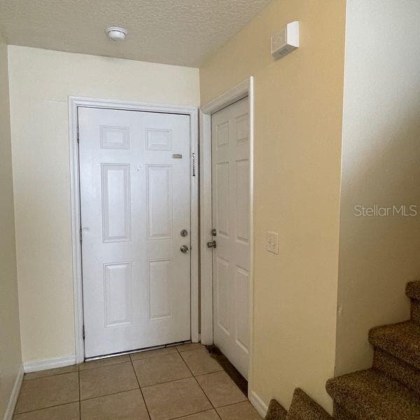 Building Photo - 2715 Fan Palm Dr