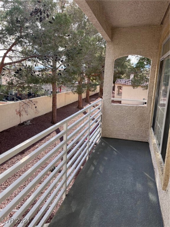 Building Photo - 1900 N Torrey Pines Dr