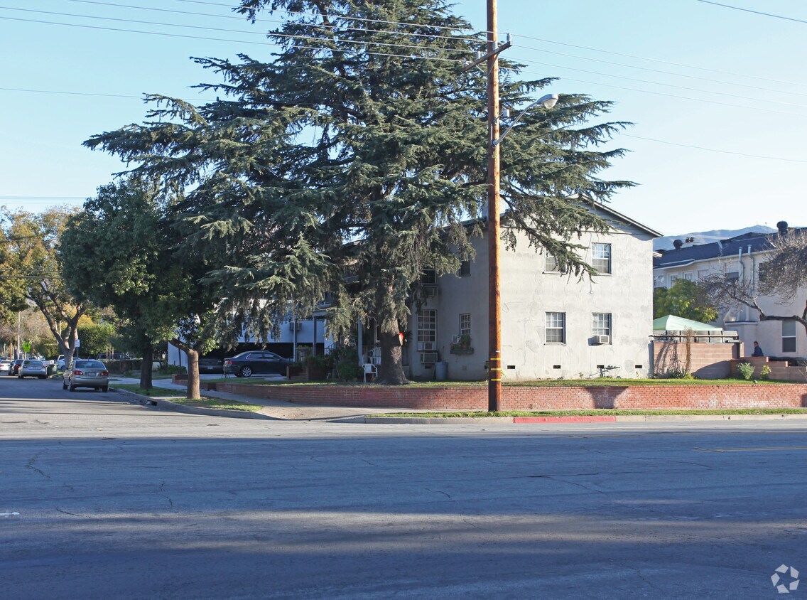 Building Photo - 1919 W Victory Blvd
