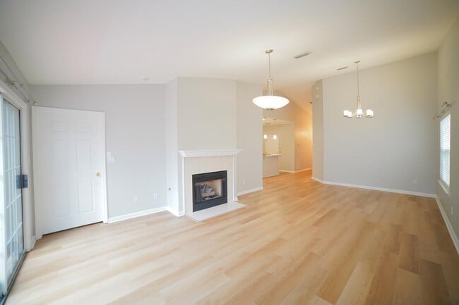 Building Photo - 1121 Mosswood Chase