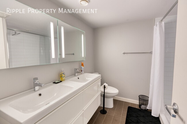 Building Photo - AMAZING 3 BEDS/ 2 BATHS HOUSE