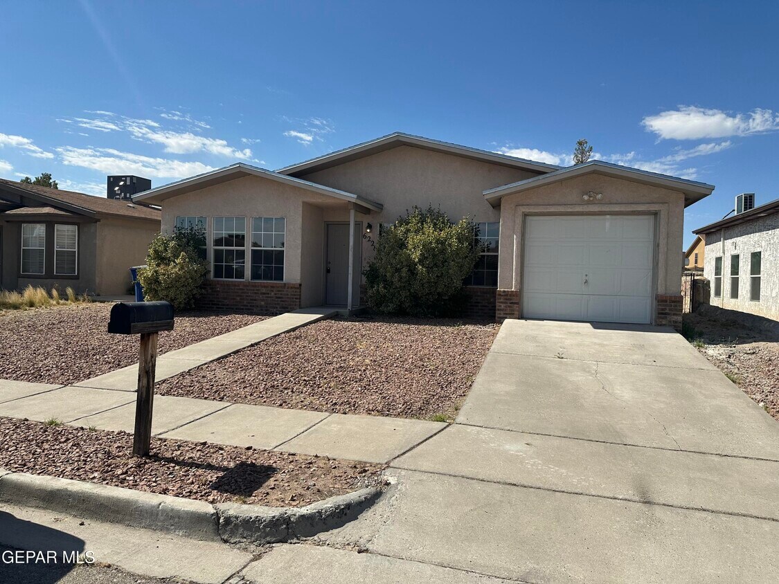 Foto principal - 6228 Antelope Ct