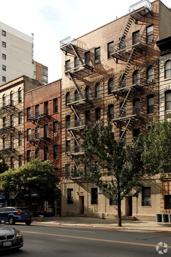 Foto principal - 320 E 34th St