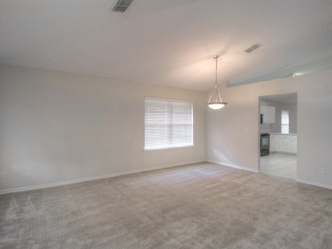 Foto del edificio - 7317 Ironside Dr E