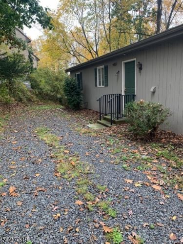 Foto principal - 1195 Long Hill Rd