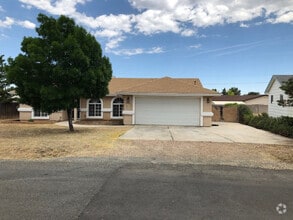 Building Photo - 3511 N Sharon Dr