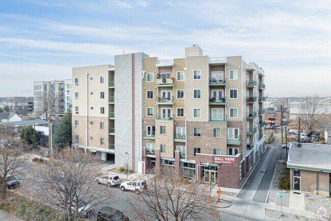 Foto del edificio - Ball Park Apartments- 55 and over community
