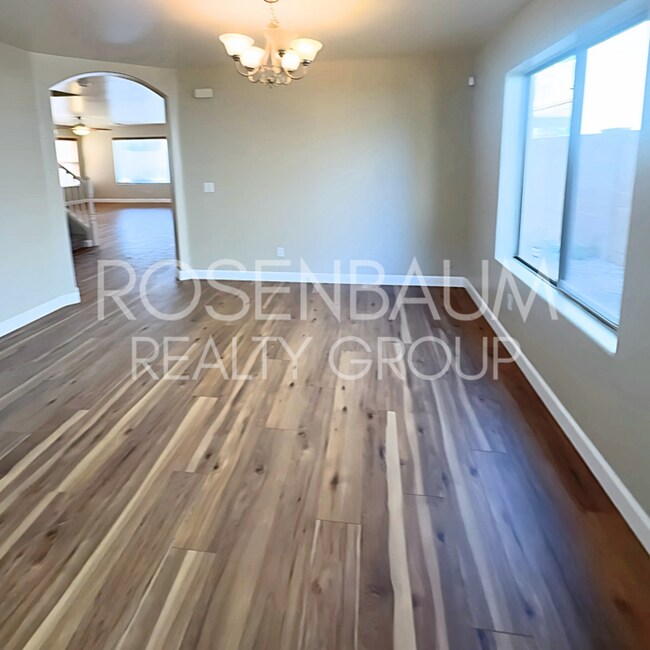 Building Photo - Gorgeous 5-bedrooms, 2.5-baths home in the...