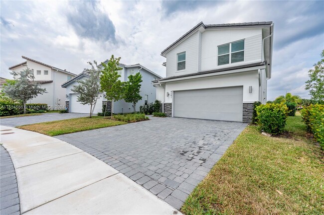 Building Photo - 4241 Pelicano Way