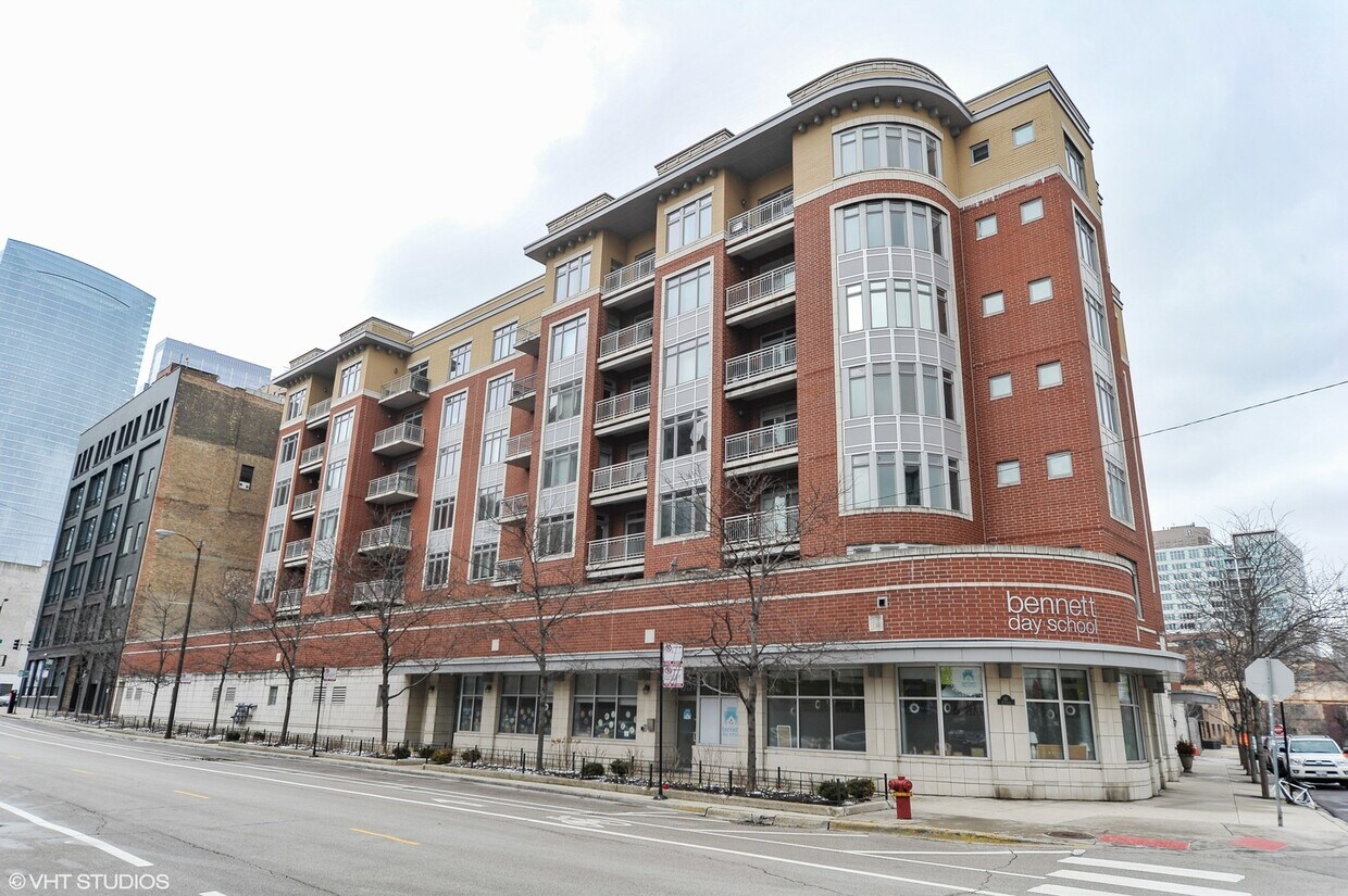 Primary Photo - 657 W Fulton St