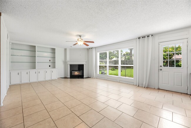 Building Photo - 21431 Park Bend Dr