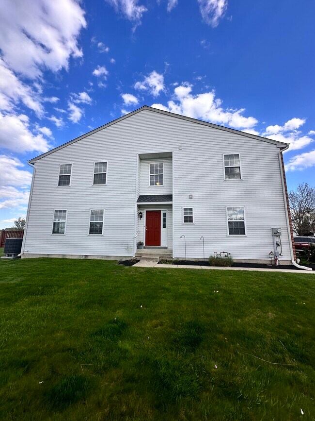 Foto del edificio - 221 Hampshire Dr