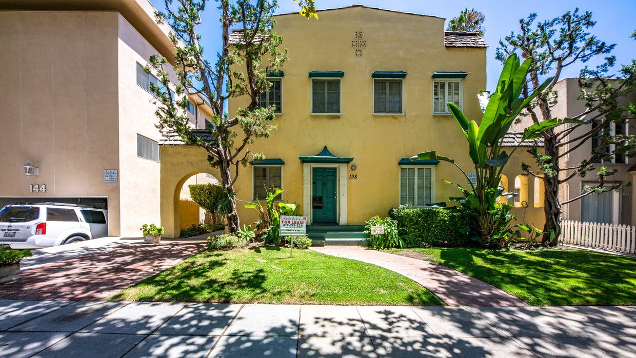 138 N Almont Dr Unit 138, Beverly Hills, CA 90211 Apartments in