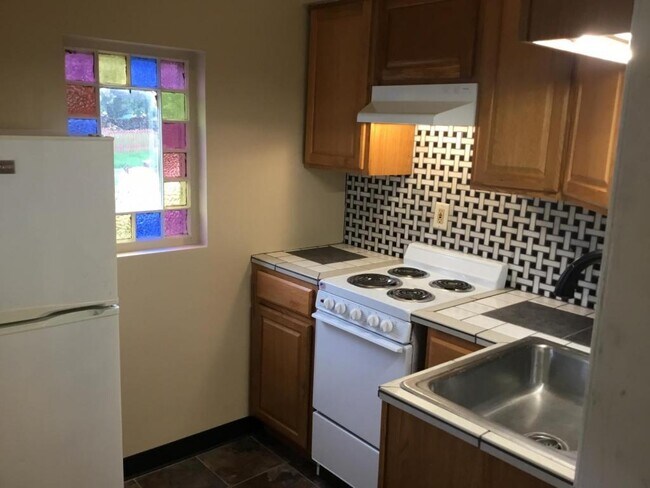 Foto del edificio - 204 Bluff St. Apt. 1F