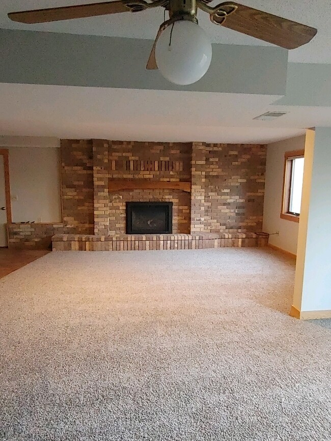Building Photo - 354 Edgewood Dr