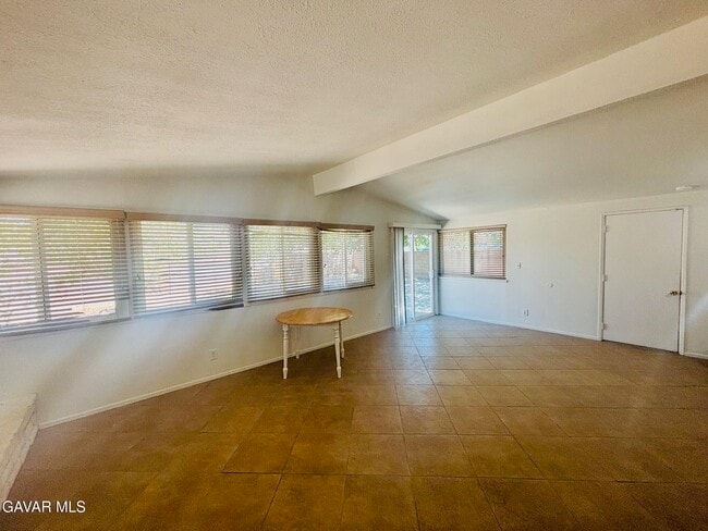 Foto del edificio - 38416 Pond Ave