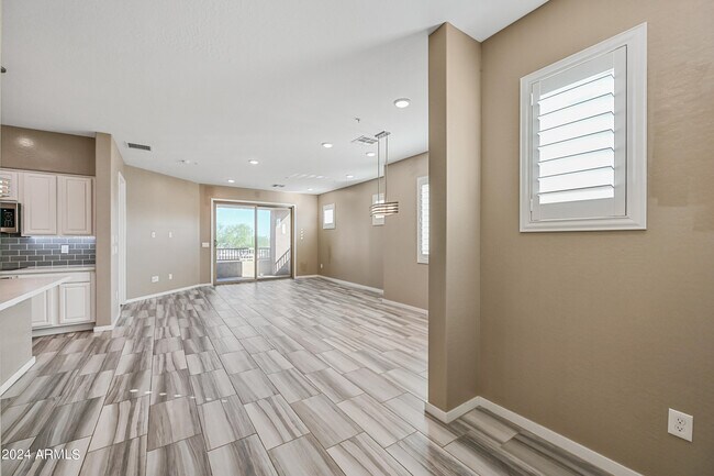Foto del edificio - 250 W Queen Creek Rd