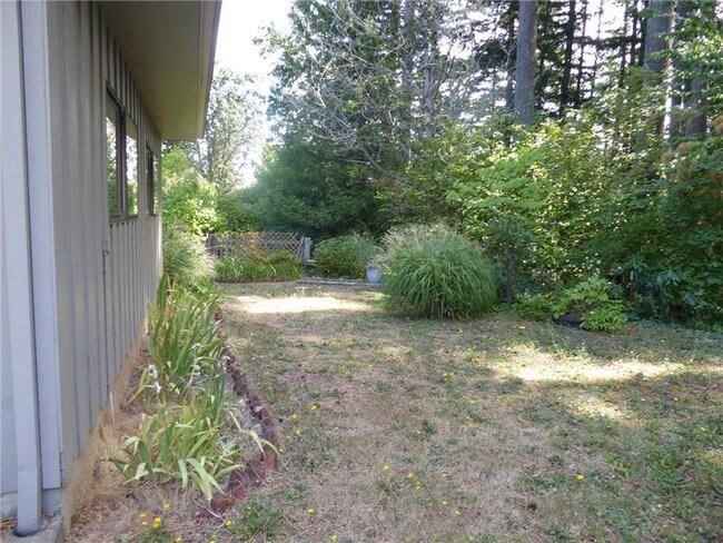 Building Photo - 90 NW Del Ray Ave