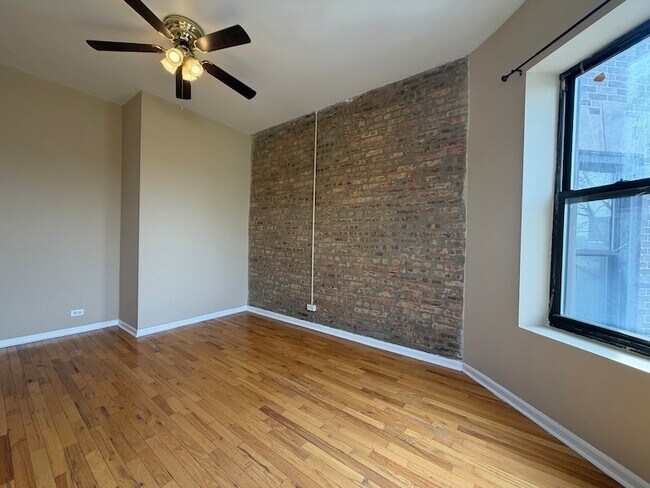 Foto del edificio - 4055 S Calumet Ave