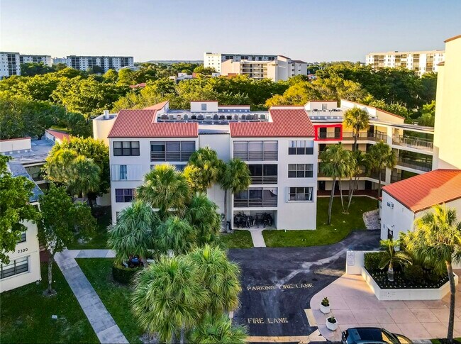 Building Photo - 2302 S Cypress Bend Dr