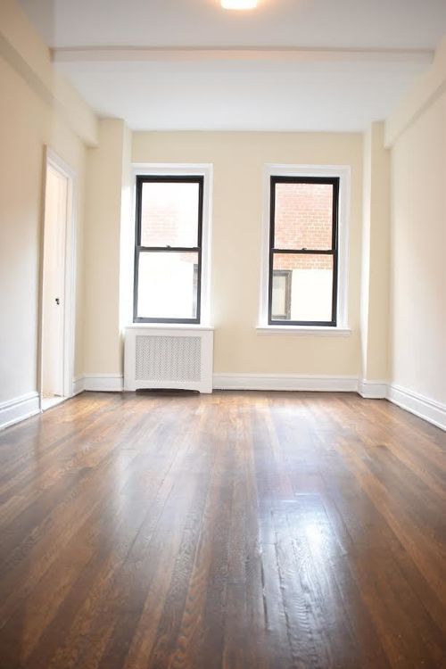 Foto principal - 233 W 77th St