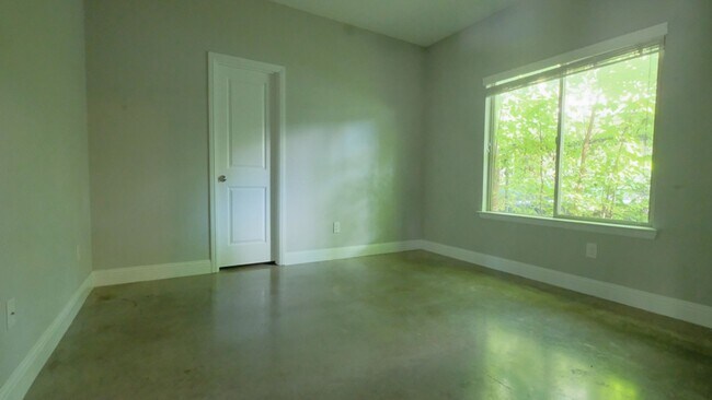 Building Photo - TCU AREA RENTAL