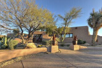 Building Photo - 9833 E Miramonte Dr
