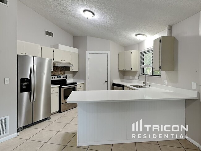 Foto del edificio - 903 Hagle Park Rd
