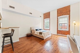 Building Photo - 158 Wayne St