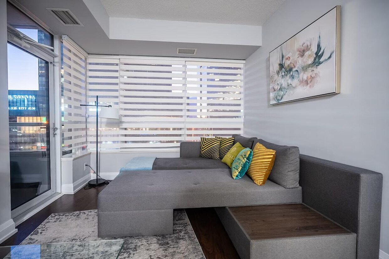 Photo principale - 5 Sheppard Ave