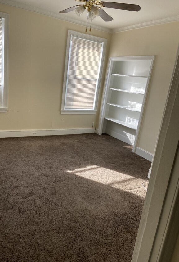 Living room - 2719 E Indiana Ave