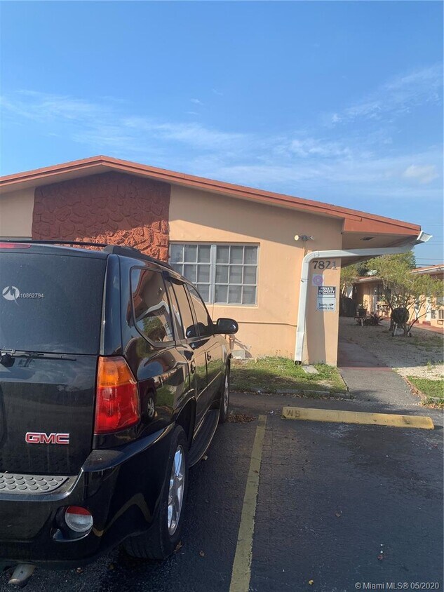 Foto principal - 7821 Johnson St