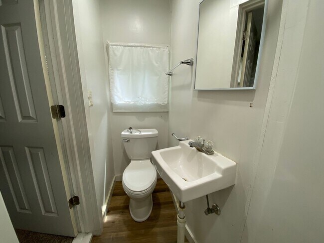 Foto del edificio - 521 Pearl St - 8 Unit Building
