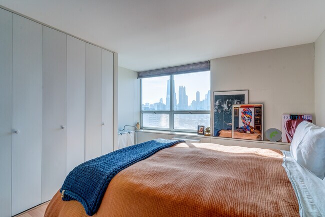 Foto del edificio - 70 W Burton Pl