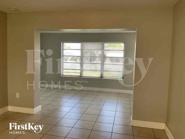 Building Photo - 2807 Utopia Dr