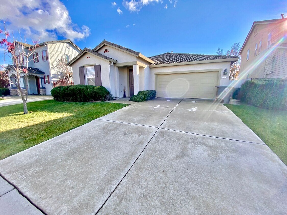 Primary Photo - COMING SOON! Beautiful Single Story Home w...