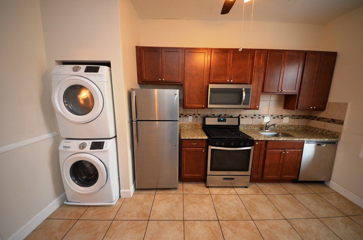 Primary Photo - 2021 S 9th St