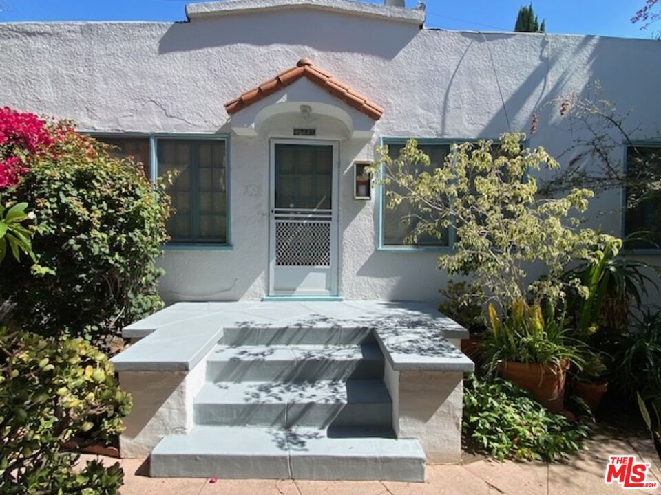 Foto principal - 1044 N Sweetzer Ave
