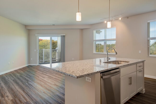 Building Photo - Elm Grove Heights