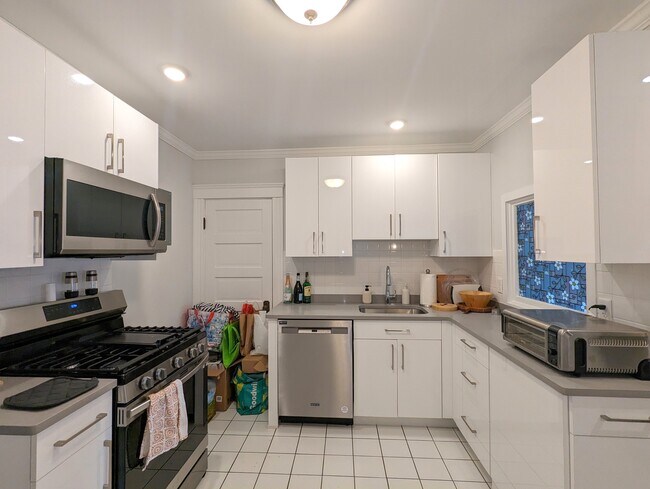 Building Photo - 92 Powder House Blvd