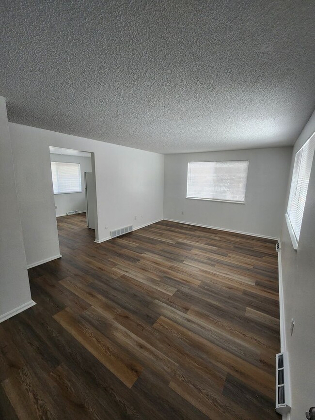 Foto del edificio - 4337/4339 W. Custer Place