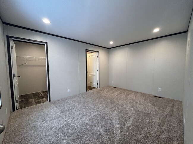 Foto del edificio - 2481 Pajot Rd