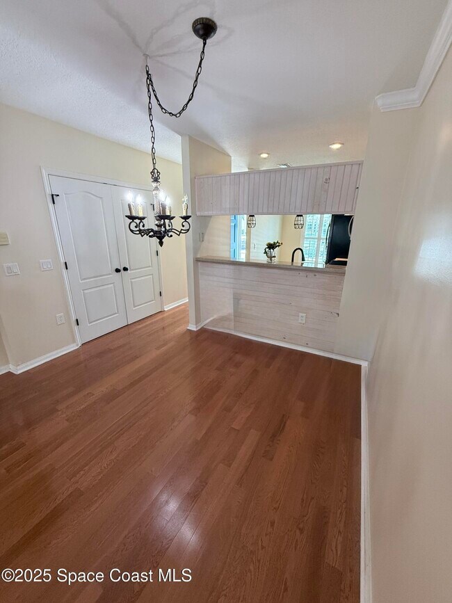 Foto del edificio - 1424 Hampton Park Ln