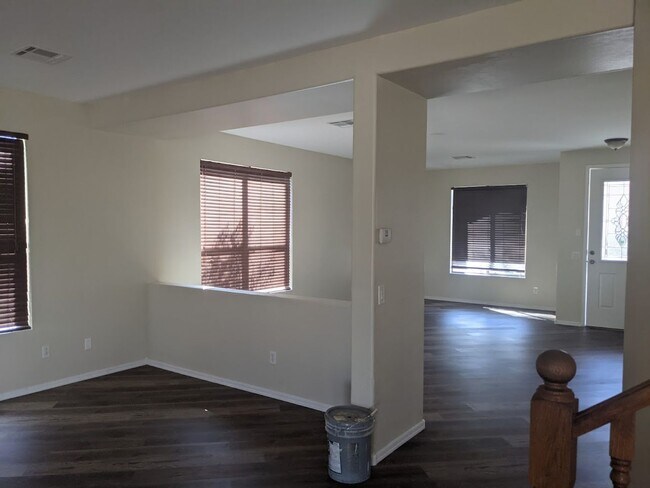 Foto del edificio - Beautiful 4 Bedroom + Loft Home