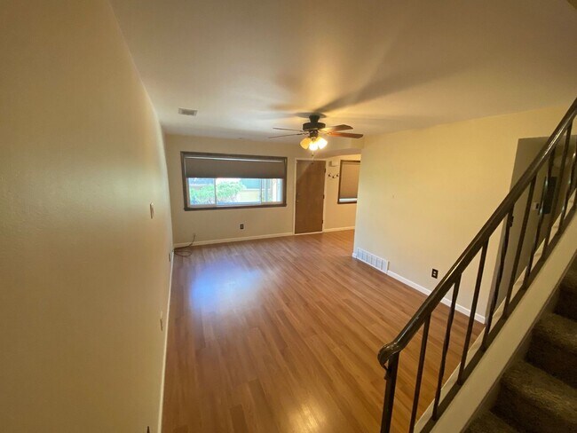 Foto del edificio - Cute and Clean Condo w/Garage