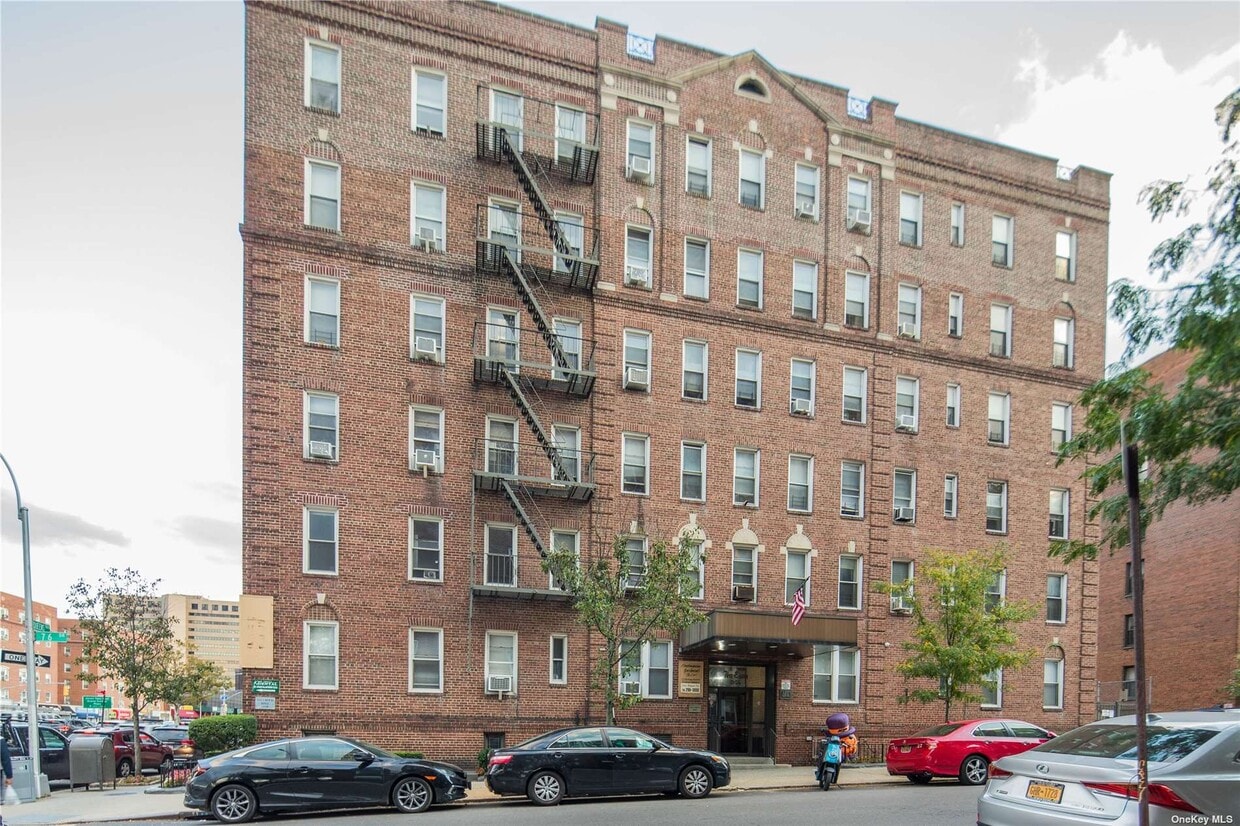 Primary Photo - 11156-111-76 76th Dr