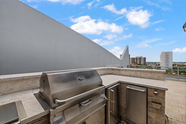 Foto del edificio - 2950 NE 188th St