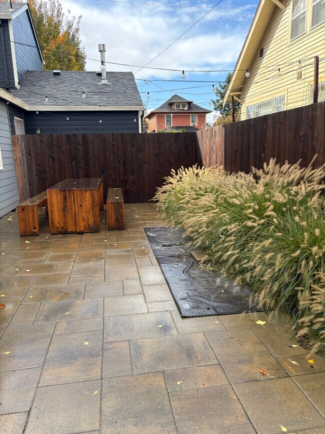 patio interior - 321 N Mason St