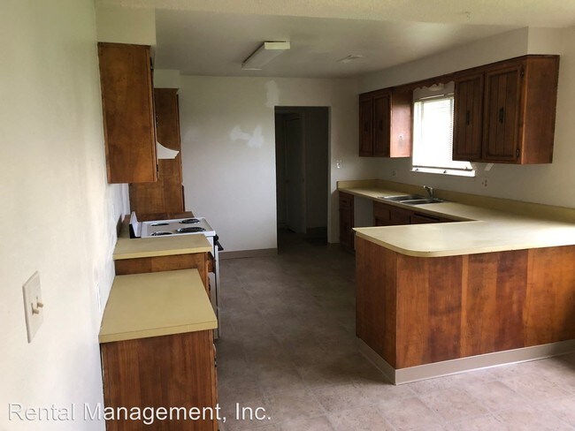 Building Photo - 3 br, 2 bath House - 231 S. Miller Road