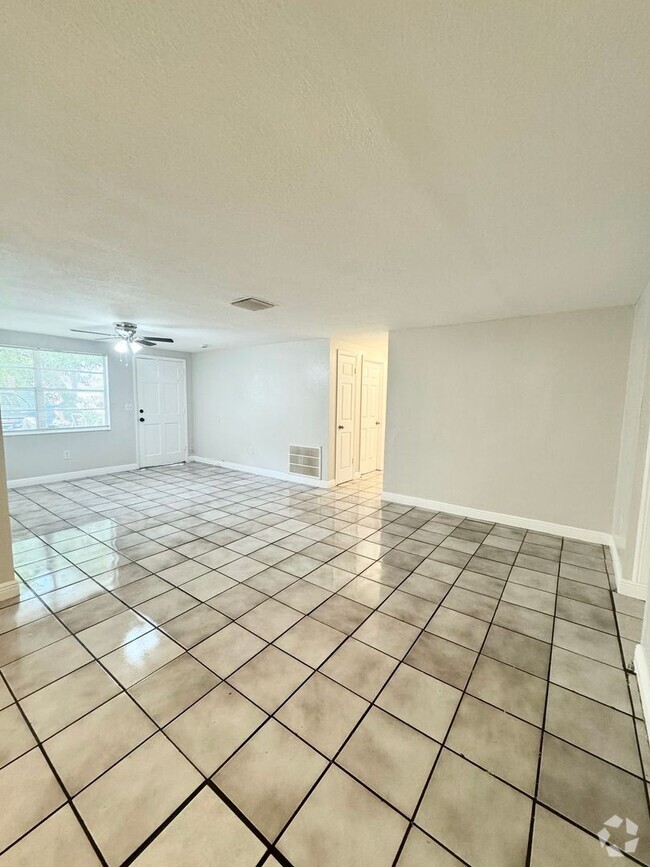 Building Photo - 3524 Hoover Dr